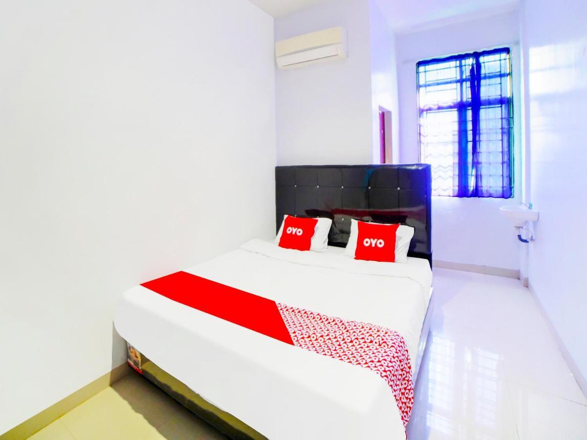 Oyo 91283 Sg Premium Guest House Medan Eksteriør bilde